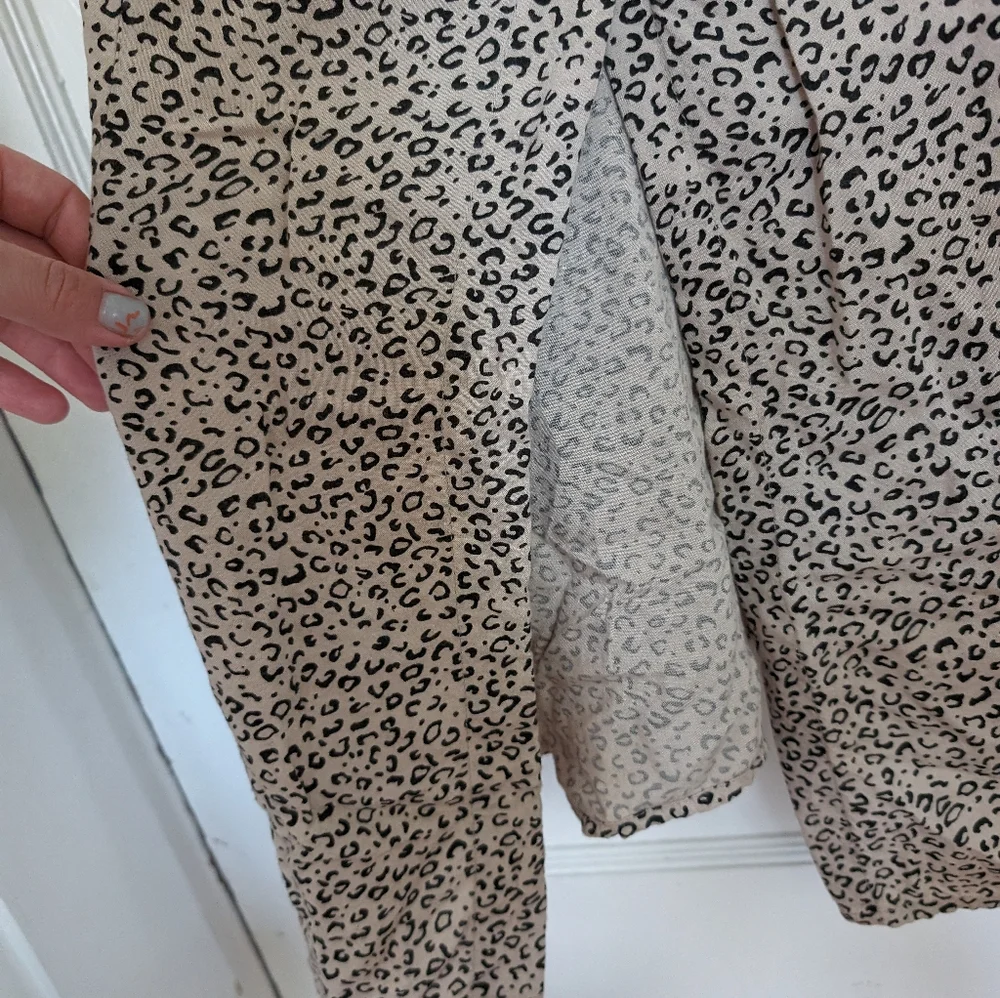 Japna Cheetah Print Buttondown dress. Form fitting. Size M. Great condition. - Picture 4 of 7